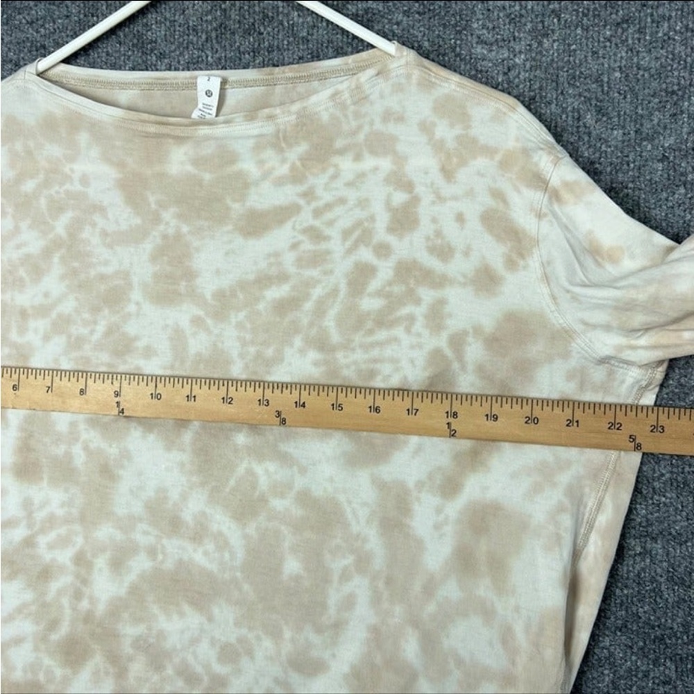 Lululemon back in action long sleeve - Picture 6 of 8
